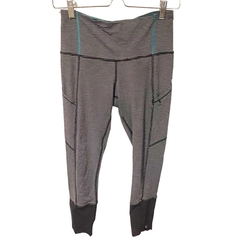 Lululemon Womens Size 4 Rebel Runner Crop Leggings Gray Black Striped‎ Athletic